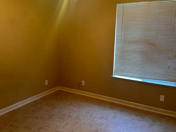 1163 E Springer Dr, Turlock, CA 95382