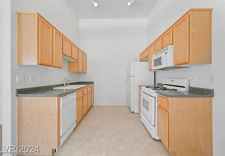 3540 Cactus Shadow St #204 — Photo 8