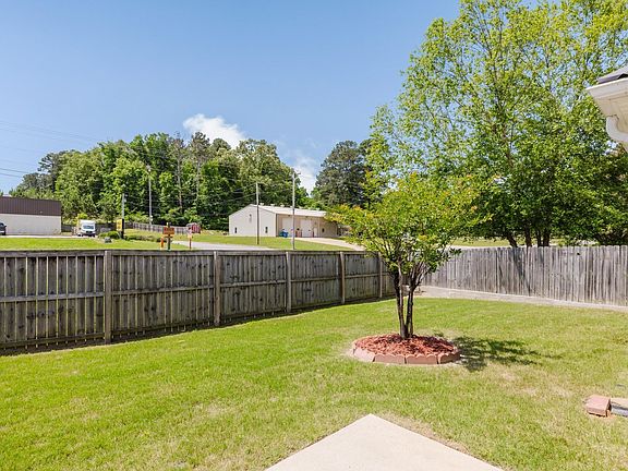 3rd image of 605 Surrey Ln