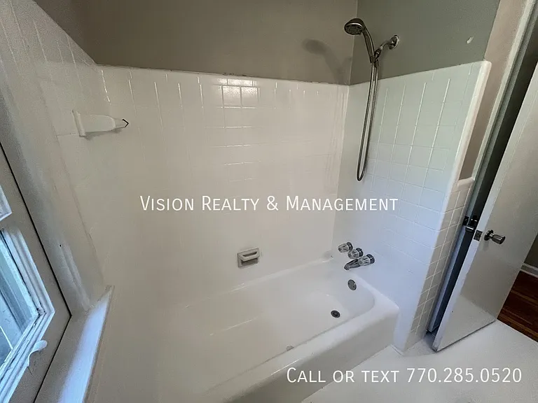 1148 Center St SW — Photo 32