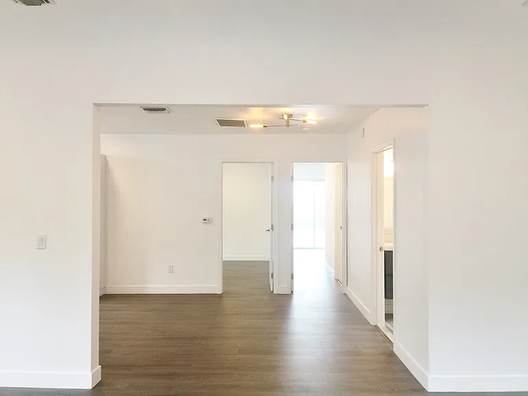 8538 W Knoll Dr — Photo 7