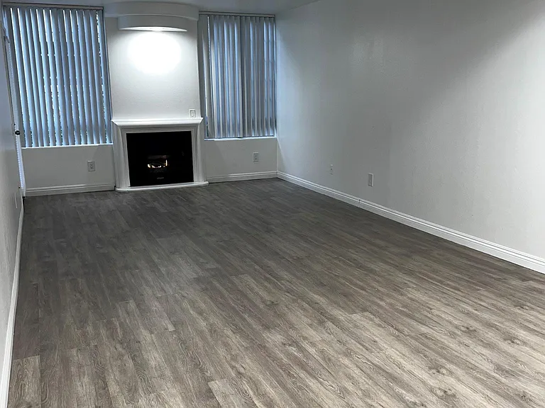 Canoga Luxury Apartments — Photo 49
