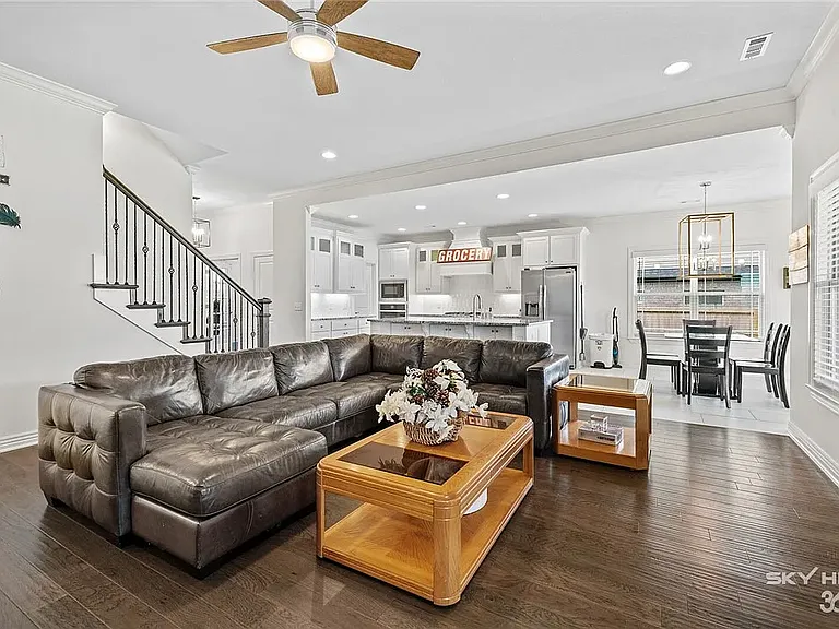 374 Tartaglia Ave — Photo 6