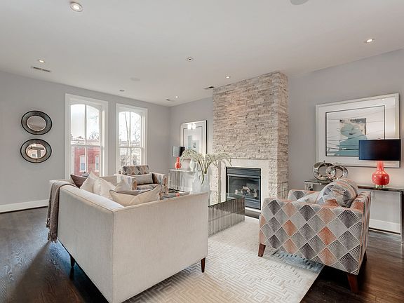 Living Room With Gas Fireplace