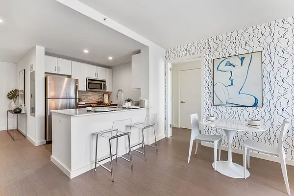 Rented by Greystar | media 20