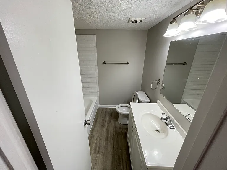 University Crossings Apartments — Photo 40