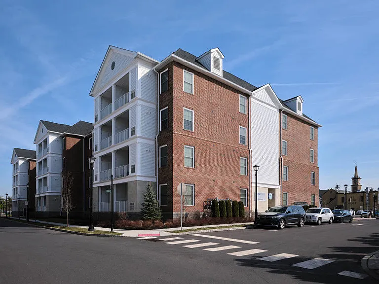 Pearl Pointe Apartments — Photo 48