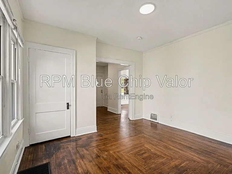 1832 Woodlawn Ave — Photo 6