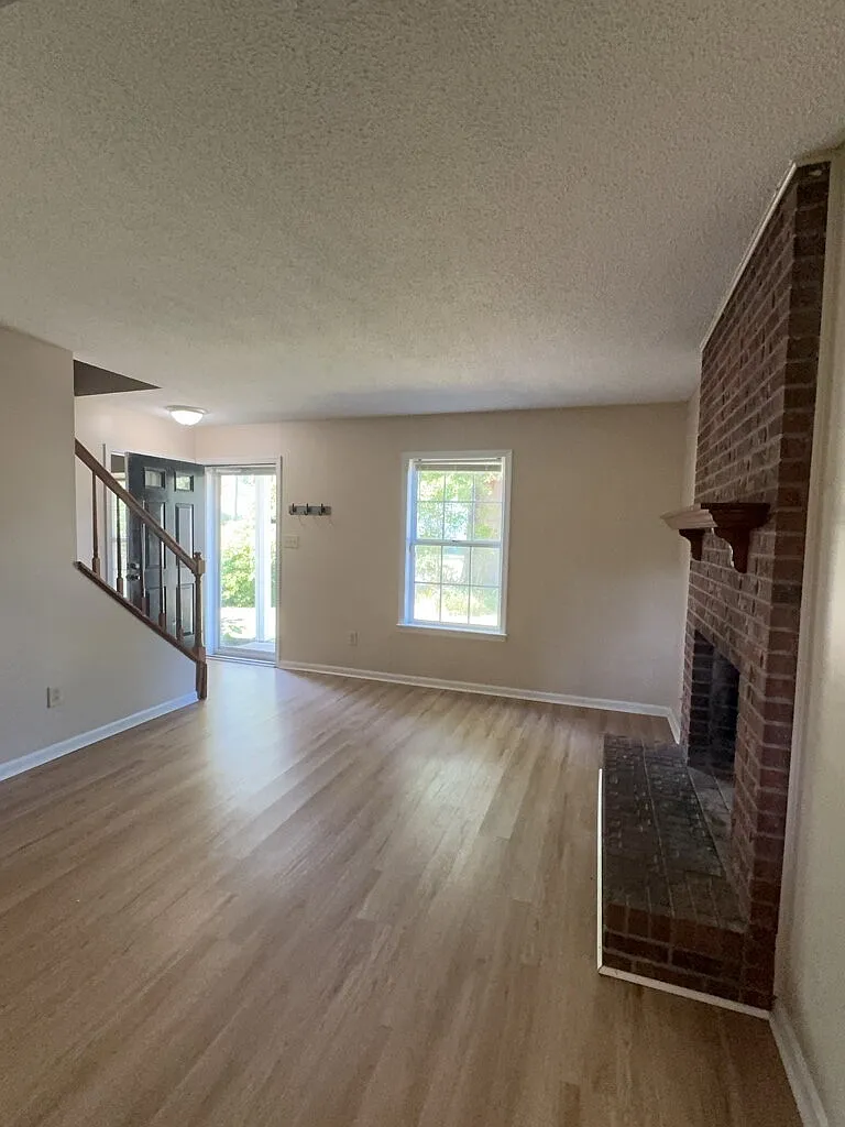 3 bed, 2.5 bath, 1536 sqft, $1,800 — Photo 2
