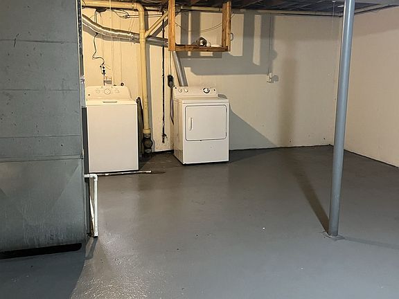 Basement w/ Full Size Washer & Dryer