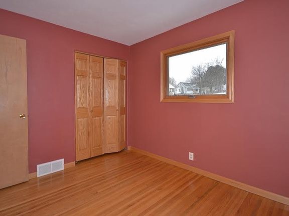 5th image of 27 W Deerwood St