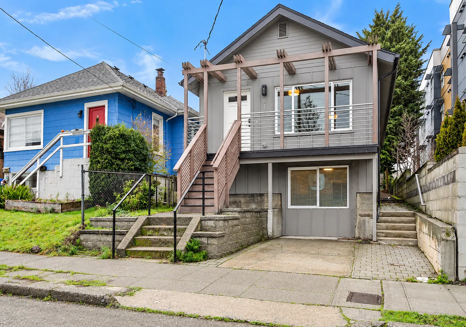 Three Bedroom Fremont Home with a Private Lower Level Suite, Fenced Yard and Driveway Parking — Photo 2