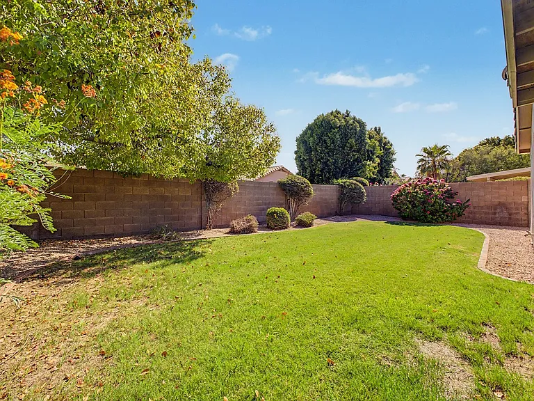 7435 W Louise Dr — Photo 25
