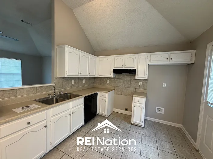3 bed, 2.0 bath, 1017 sqft, $1,495 — Photo 4