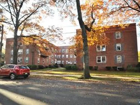 126 Hackett Pl #B104, Rutherford, NJ 07070
