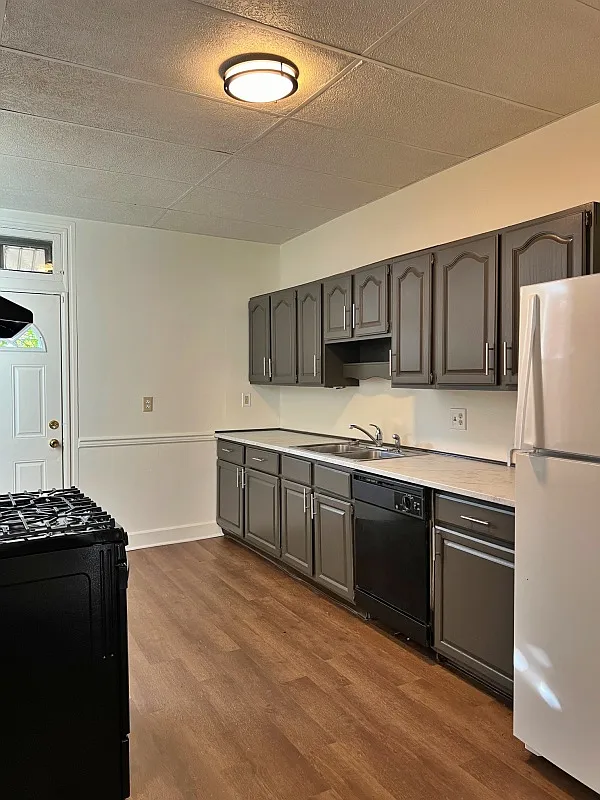 4 bed, $1,450 — Photo 3
