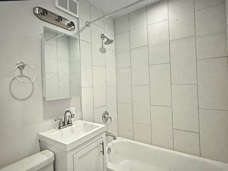 1303 W Estes Ave #2W — Photo 8
