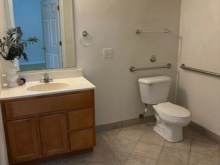 1410 Eisenhower St — Photo 11