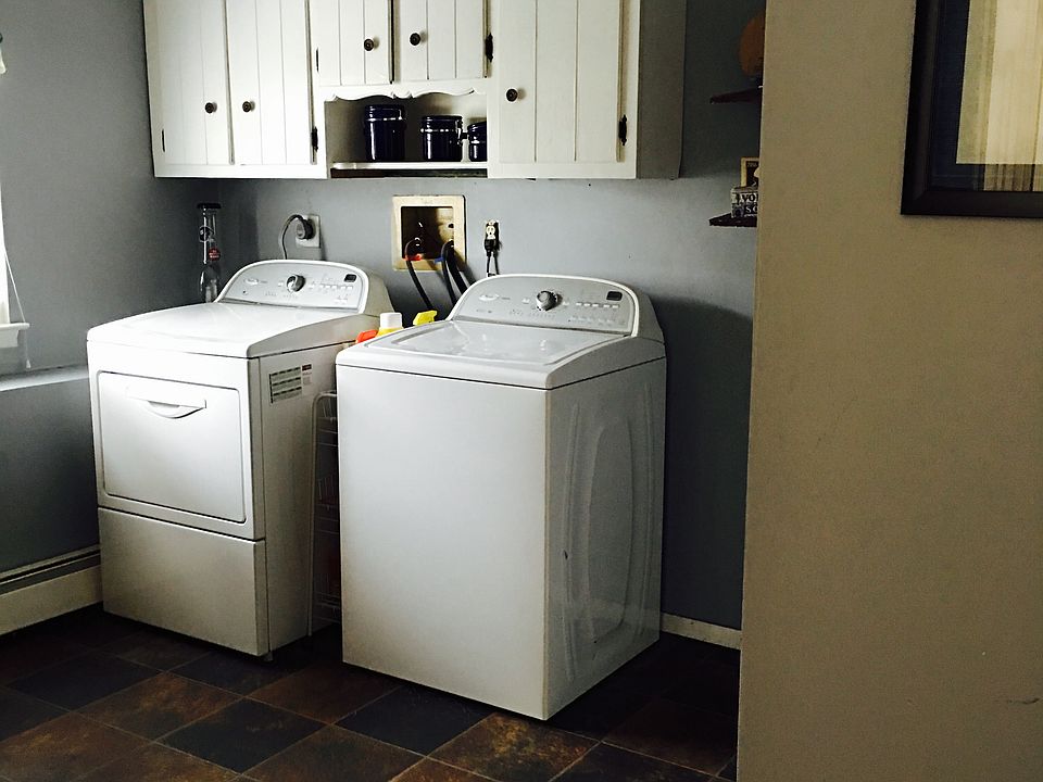 1st image of 843 Pine Ave