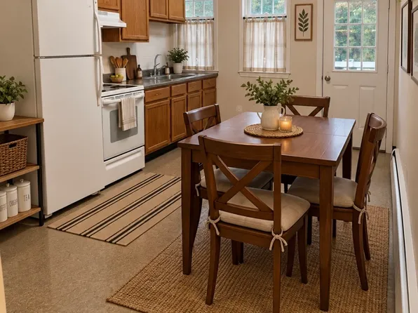 16 Maple St APT 1, Nashua, NH 03060