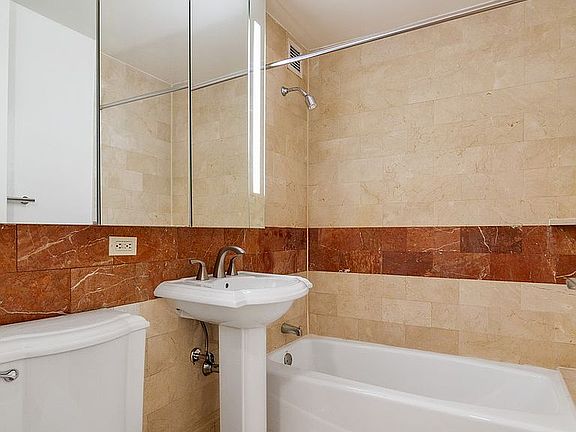 4th image of 260 W 54th St APT 15G