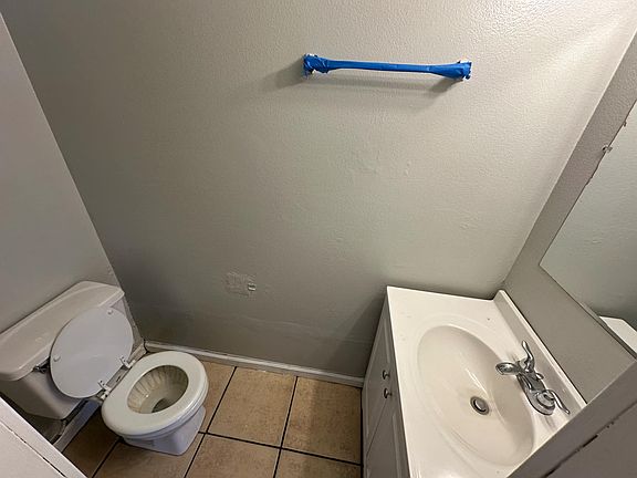 5th image of 16840 Village Ln APT D