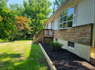 24 Cochran Hill Rd, Poughkeepsie, NY 12603