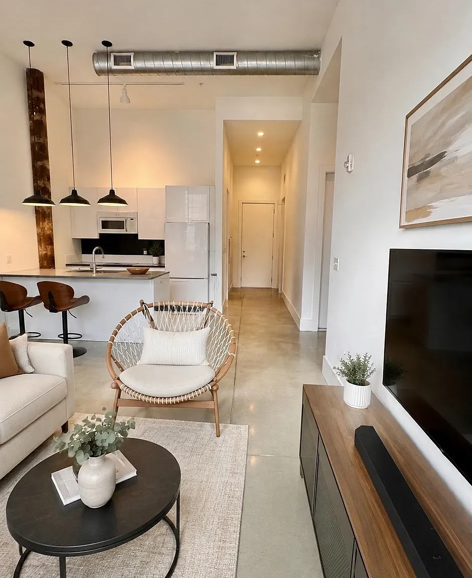 1 bed, 1.0 bath, 1010 sqft, $4,550 — Photo 3