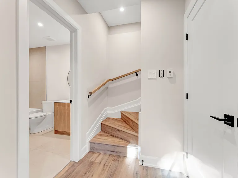 132 B Carillon St #B — Photo 3