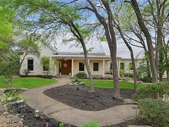 2nd image of 6008 Augusta Cir