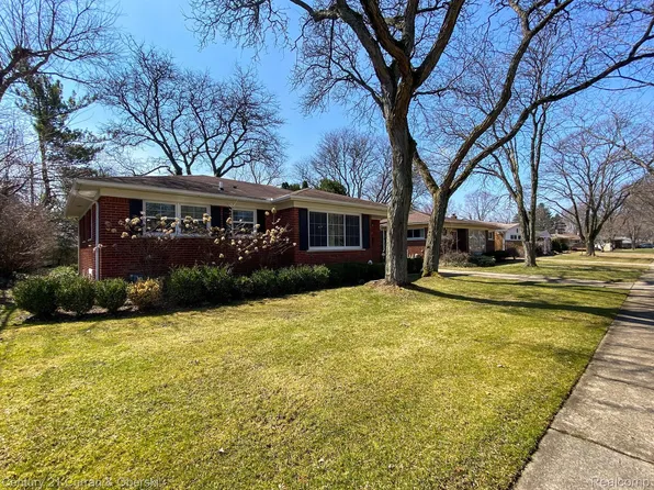 16925 Madoline St, Beverly Hills, MI 48025