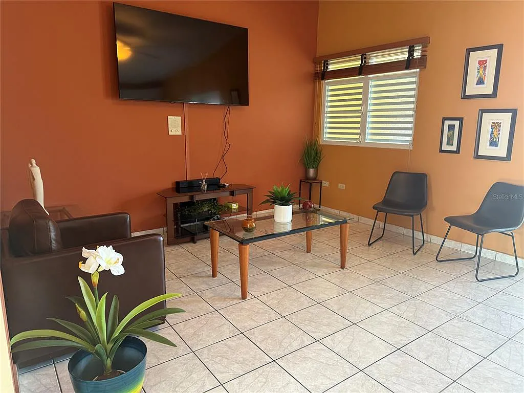 Building Photo - 820 Calle Jardin