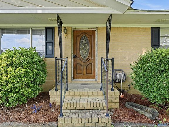 5th image of 1008 Brown St
