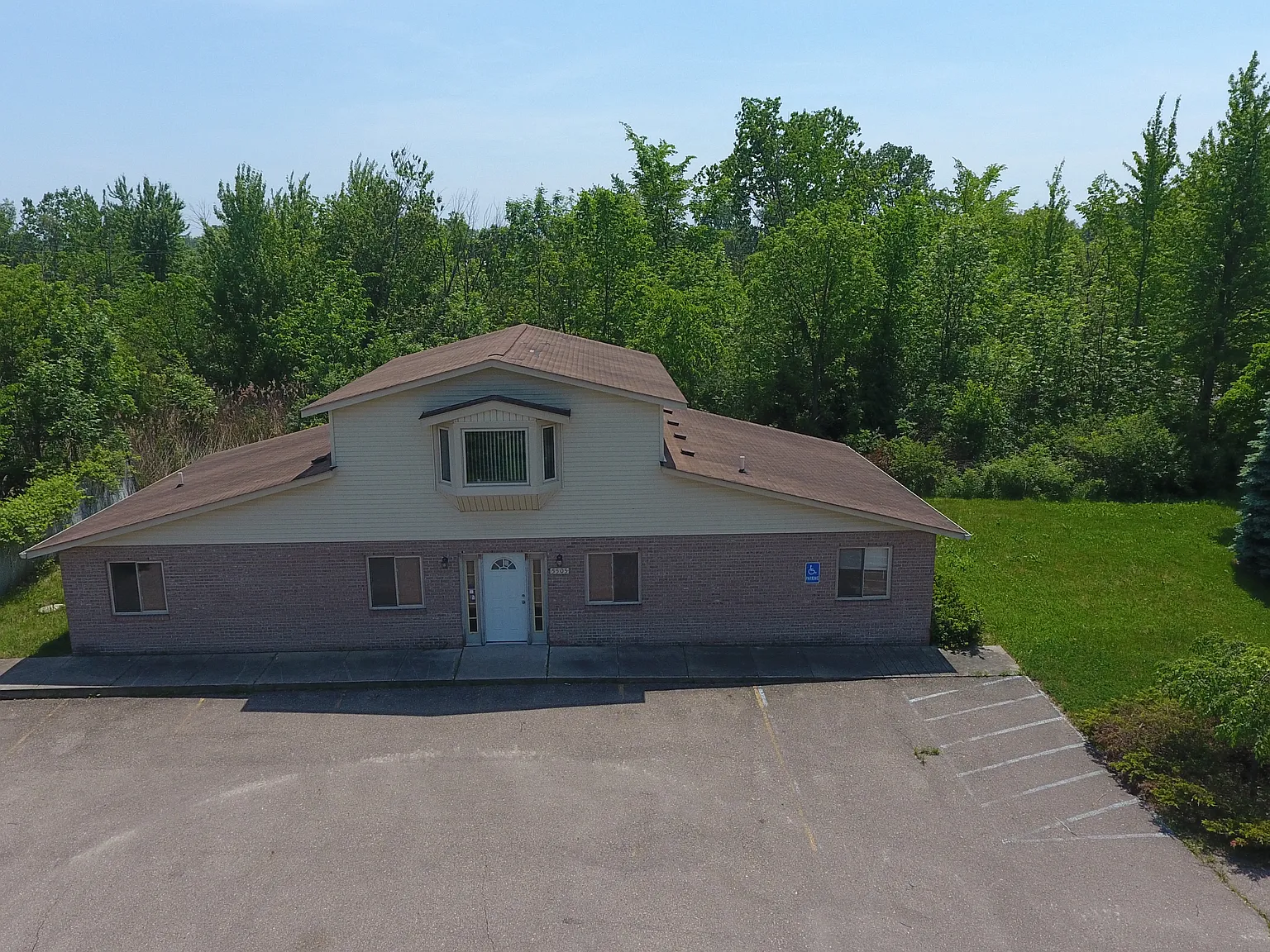 5505 S Sheldon Rd — Photo 2
