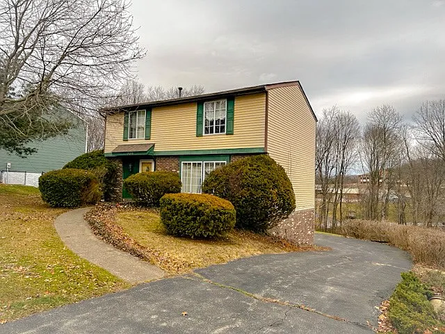 209 Sherwood Dr photo 1