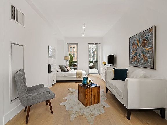 2nd image of 15 W 61st St #3D