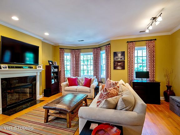 3rd image of 3632 N Damen Ave #2N
