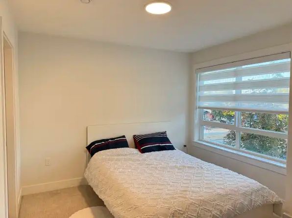 3 bedroom rental in Surrey — photo 8