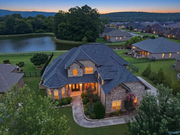 2017 Meadow Creek Cir SE, Owens Cross Roads, AL 35763