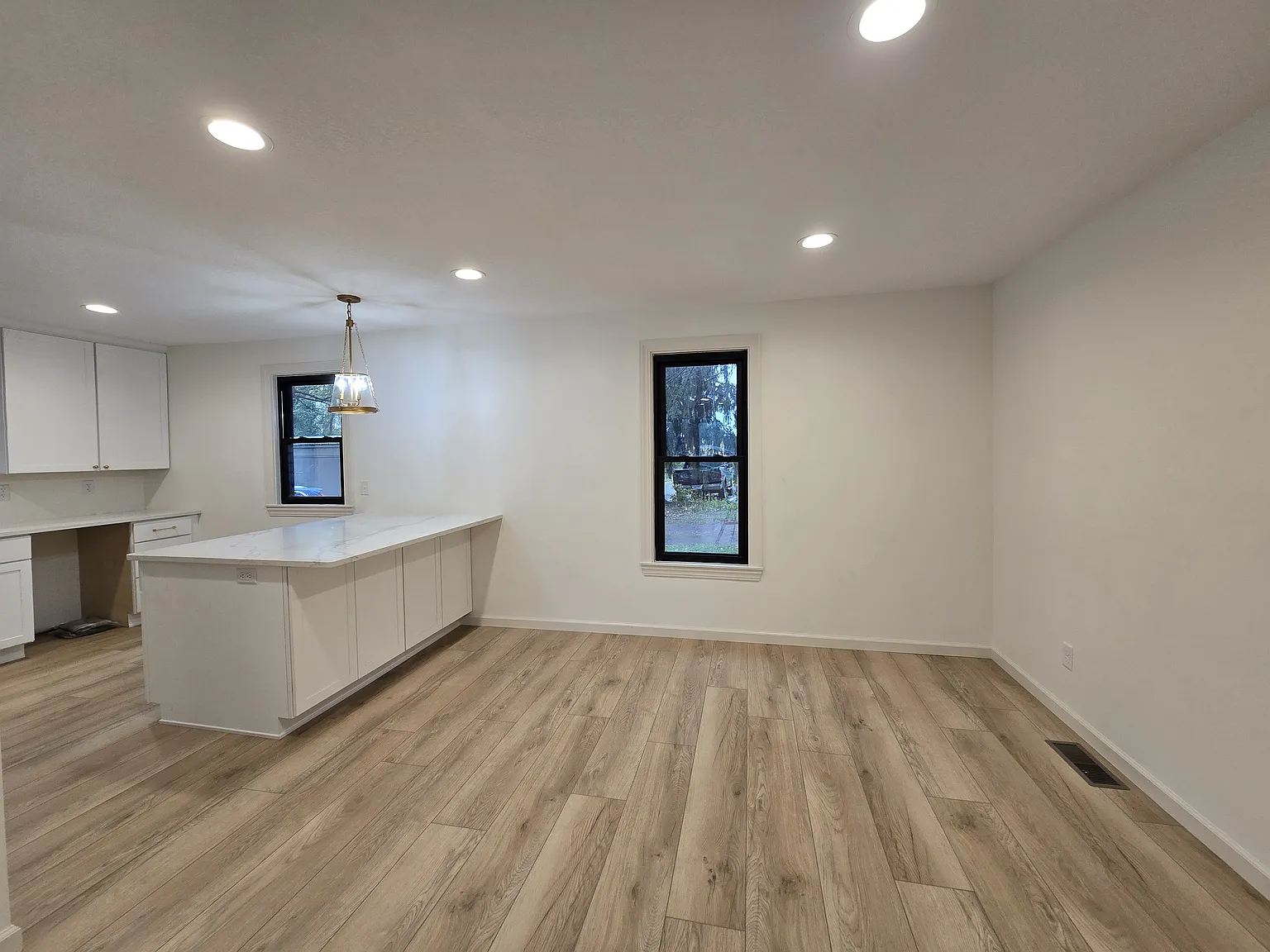 3 bed, 1.5 bath, 1507 sqft, $2,400 — Photo 3