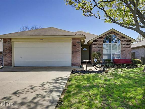 3rd image of 1303 Hidden Oaks Dr