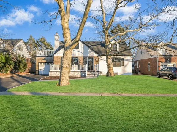 228 Dover Parkway, Stewart Manor, NY 11530