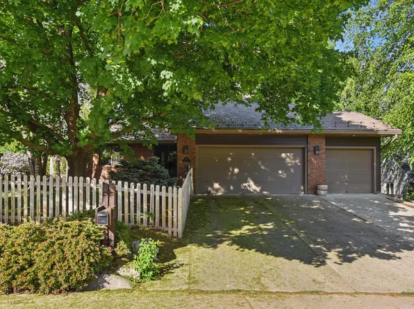 808 Ironwood Ct, Council Bluffs, IA 51503