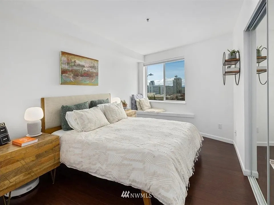530 Melrose Ave E #103