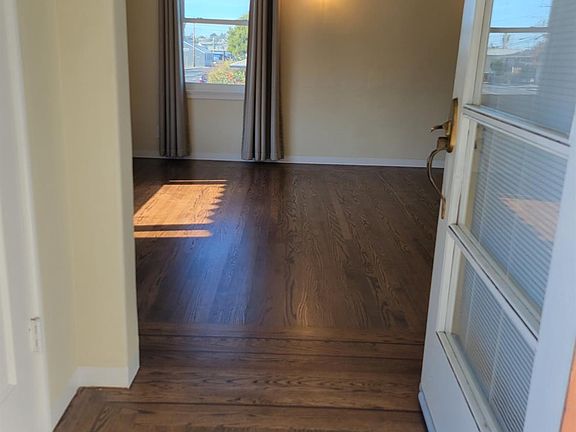 5th image of 1800 Georgia St