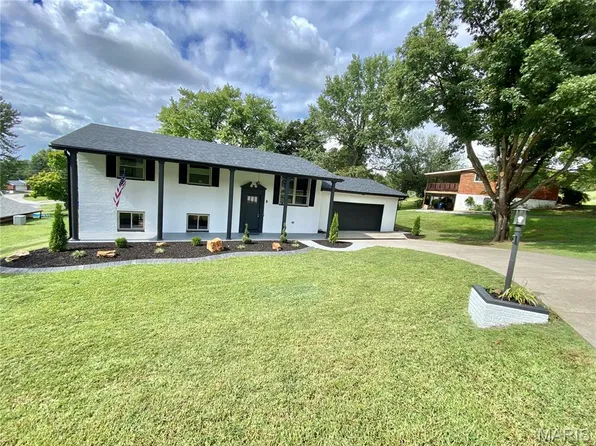 6 Mimosa Dr, Wood River, IL 62095