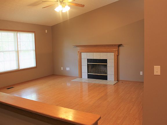 3rd image of 1290 Sassafras Ln