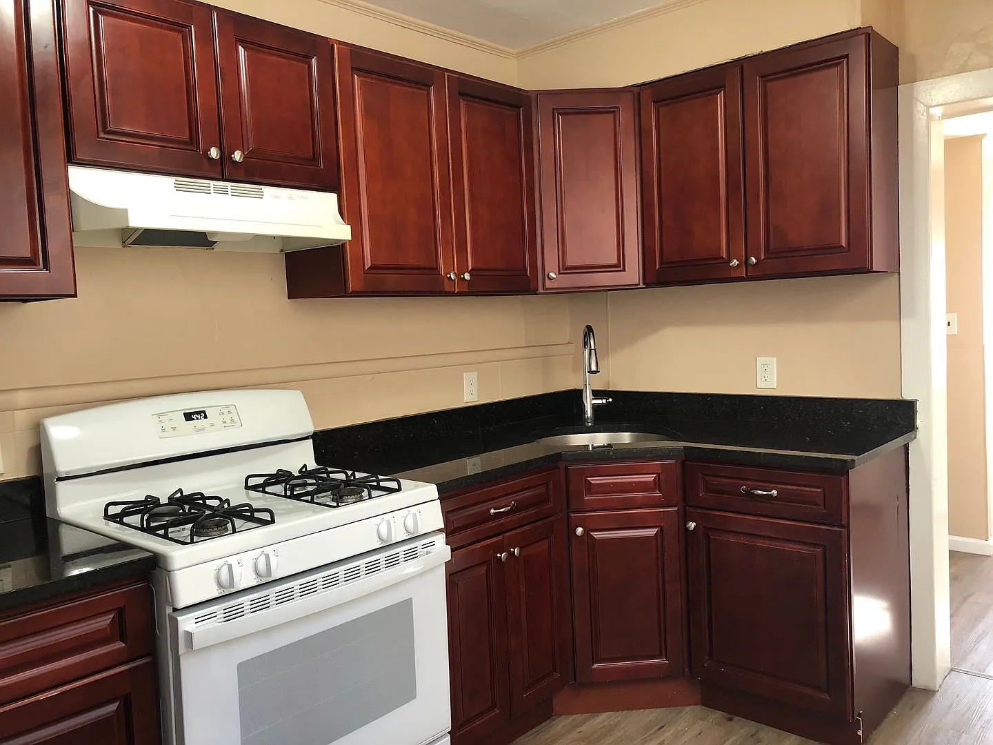 Great Home!! Spacious Living Area! Back Yard and Deck! Washer/Dryer Hook-Ups! — Photo 3