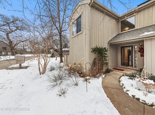 571 Old Barn Rd, Barrington, IL 60010