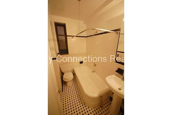 Rented by City Connections Realty | media 21